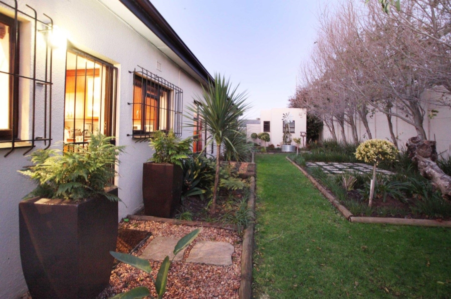 4 Bedroom Property for Sale in Welgemoed Western Cape
